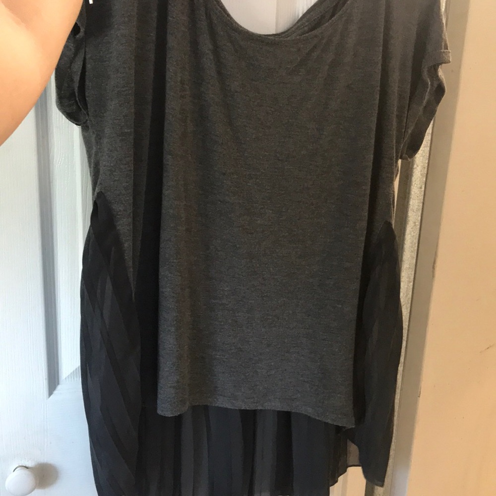 Grey short sleeve American eagle top